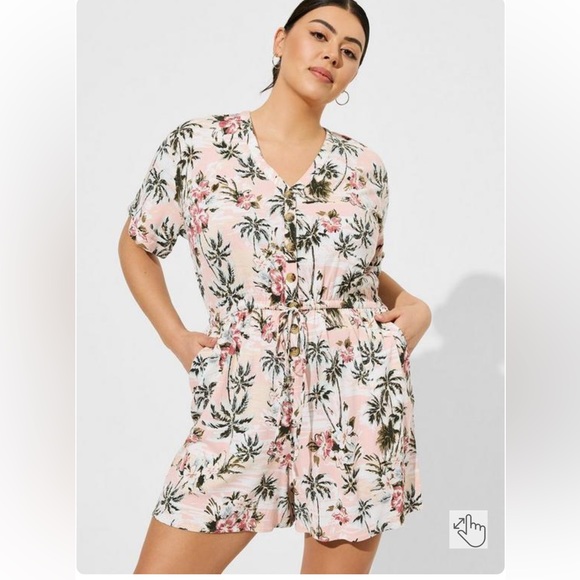 Rayon Slub Button Front Romper - Tropic Palm Trees - Torrid size 00 (equals 10) - Picture 1 of 9